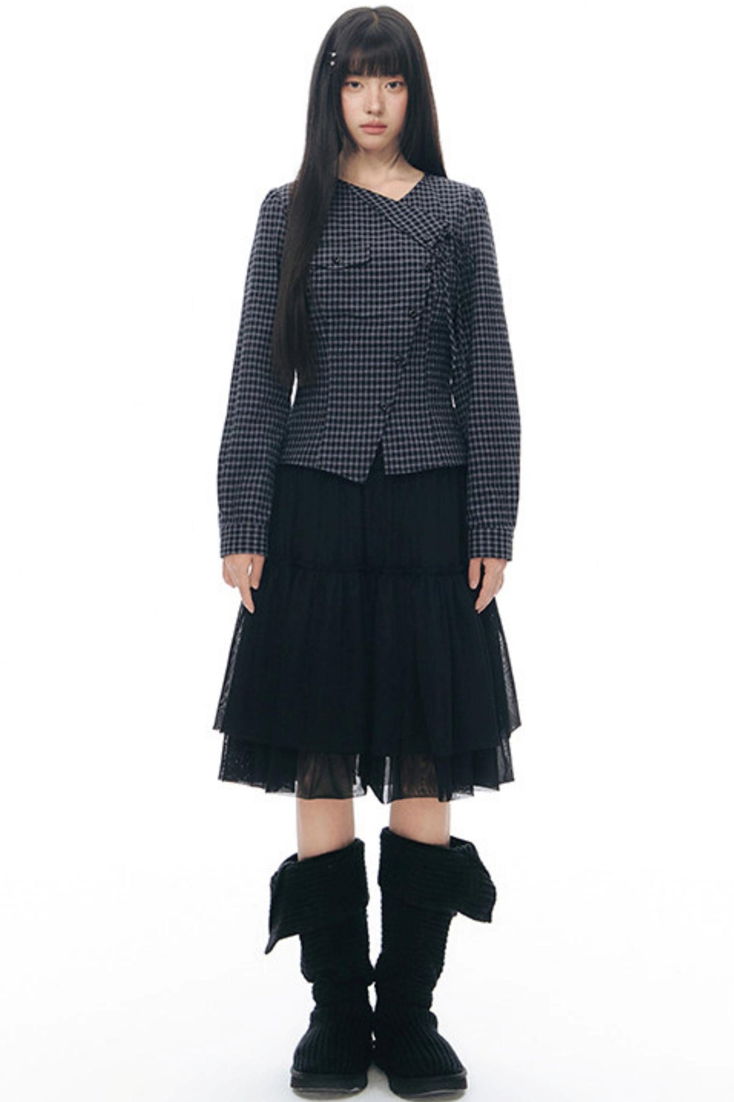 Anordnung aus diagonal kariertem Hemd und Blumenrock