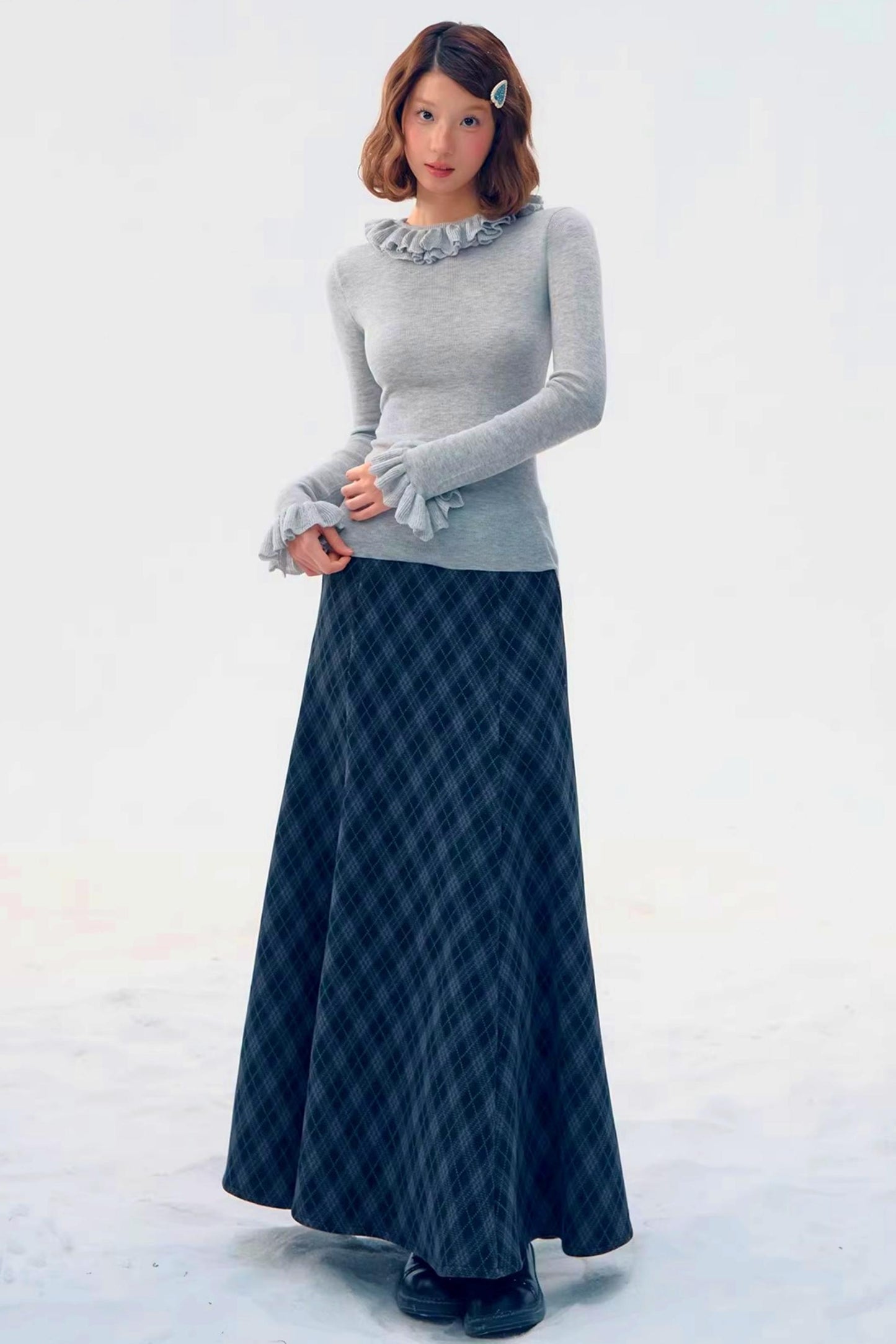 Three-Dimensional Lace Knit Slim Top