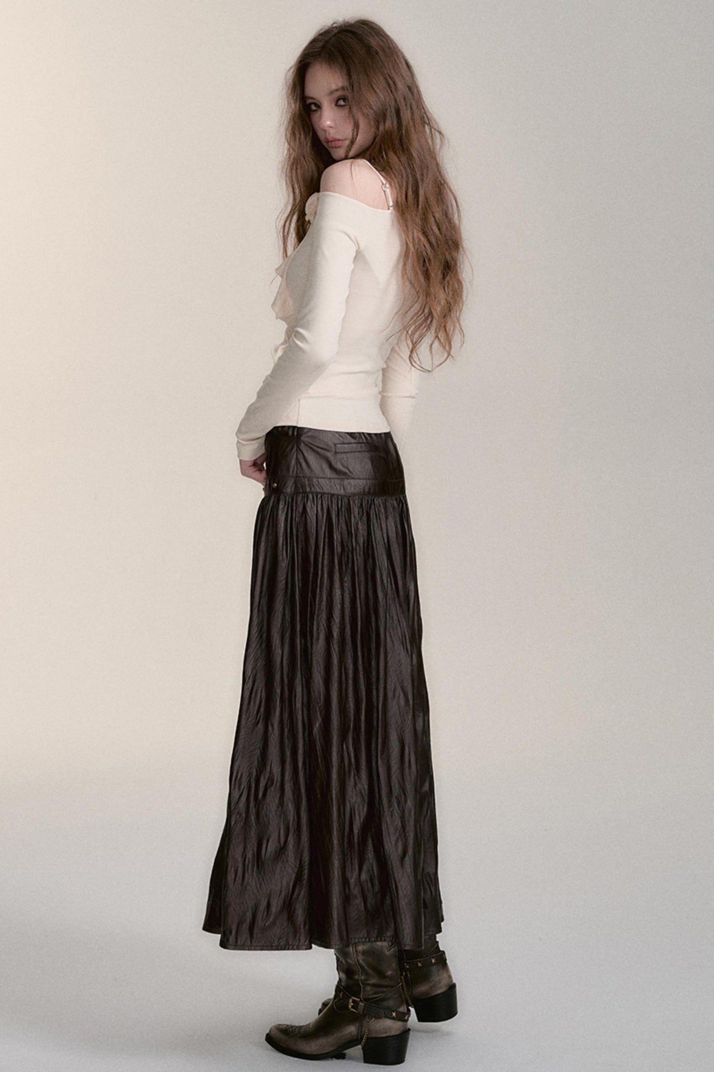 Mid-LENGTH IMITATION LEATHER PLEATED SKIRT