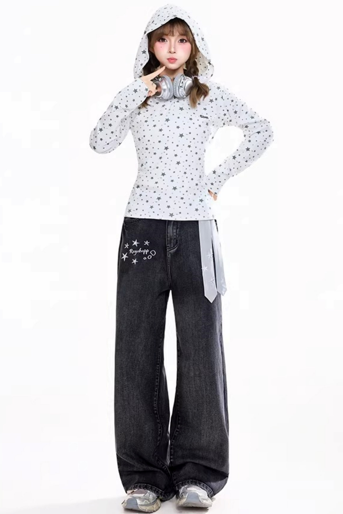 Retro Distressed Embroidered Jeans