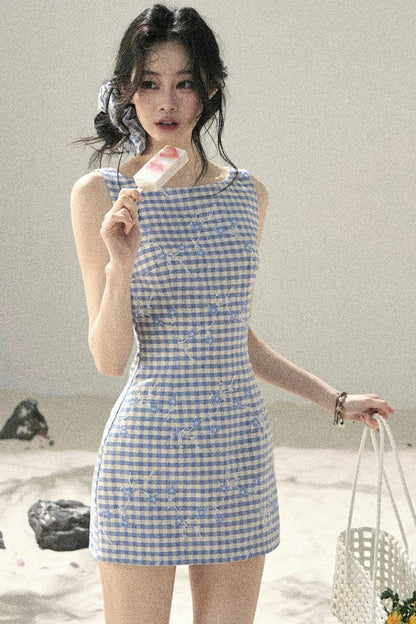 Robe d’été à carreaux avec broderie