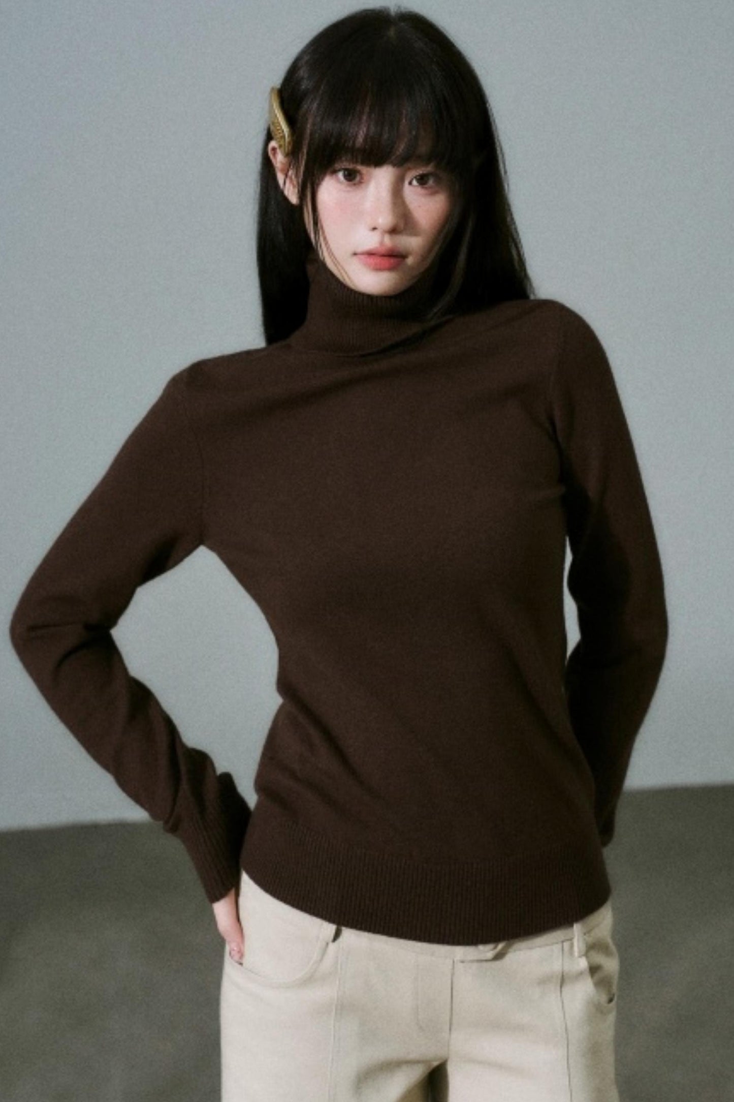 Versatile Elastic Turtleneck Sweater