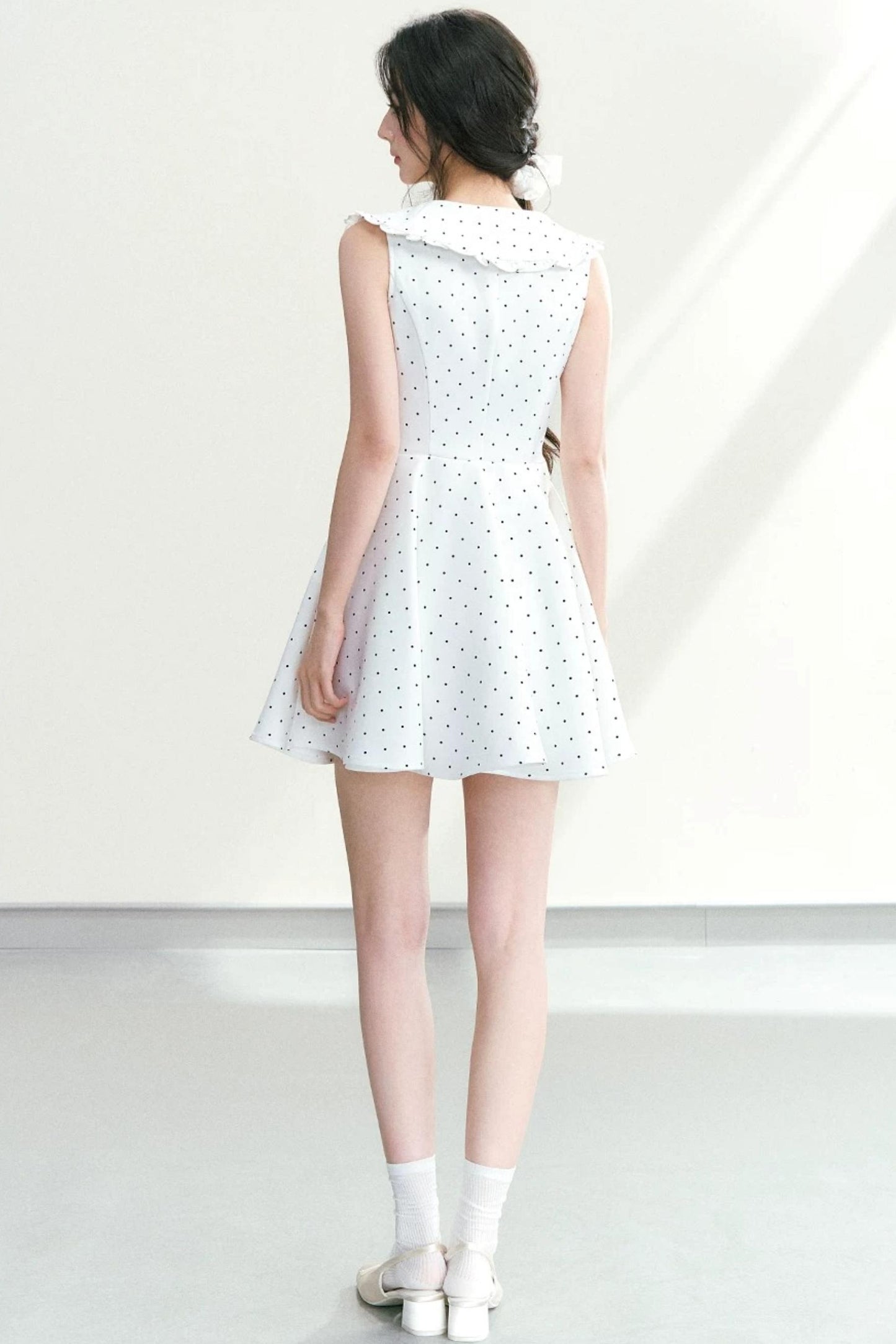 Vestido de lunares con cuello de lazo