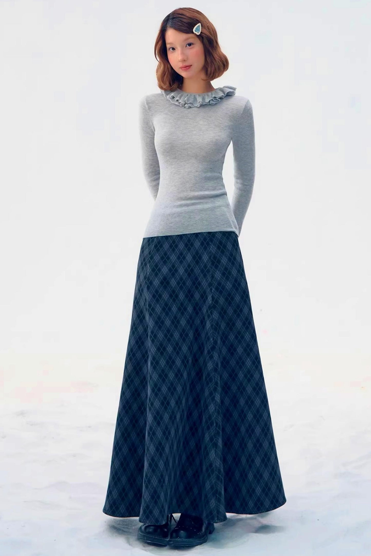 Three-Dimensional Lace Knit Slim Top