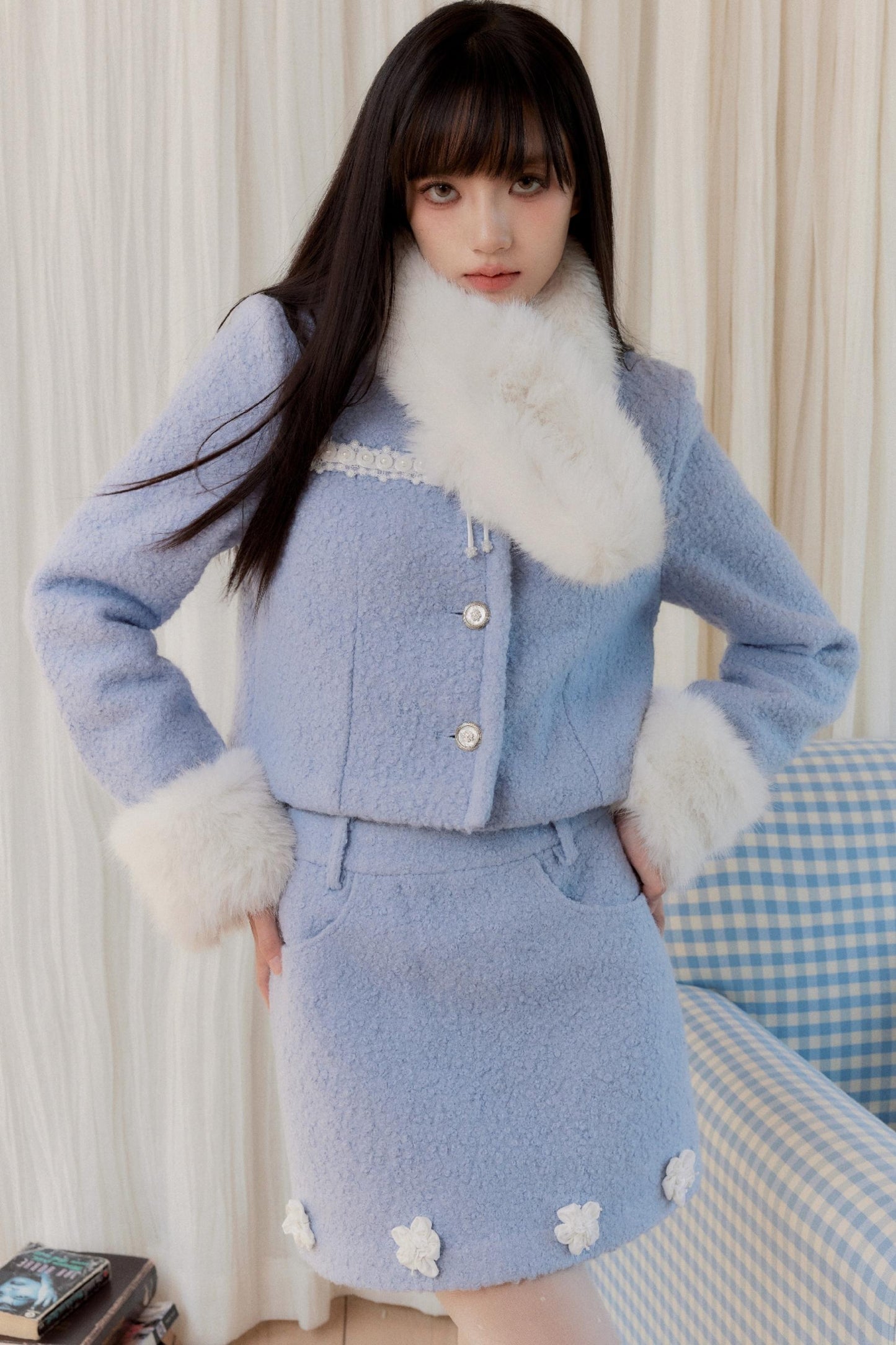 Blumengeschmückter eleganter Anzug-Set 