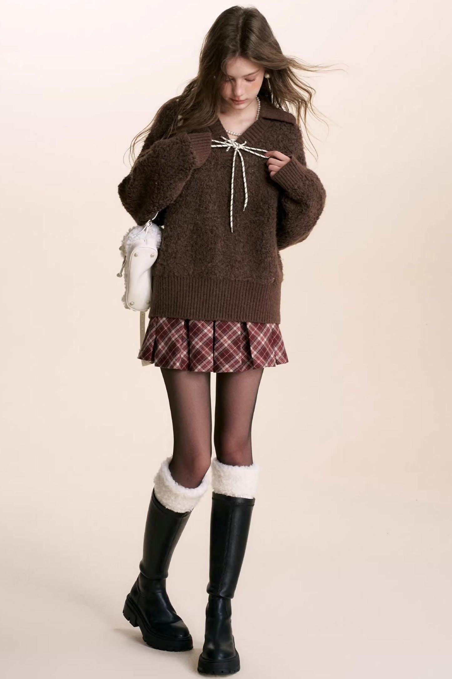 Contrasting Color Bias-Cut Pleated Short Skirt