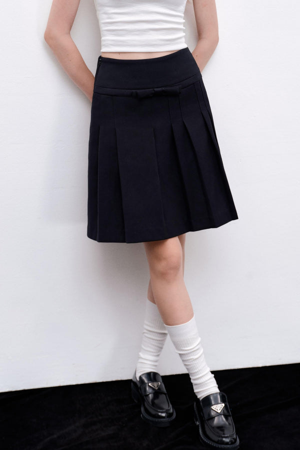 Irregular Pleated Short Skirt