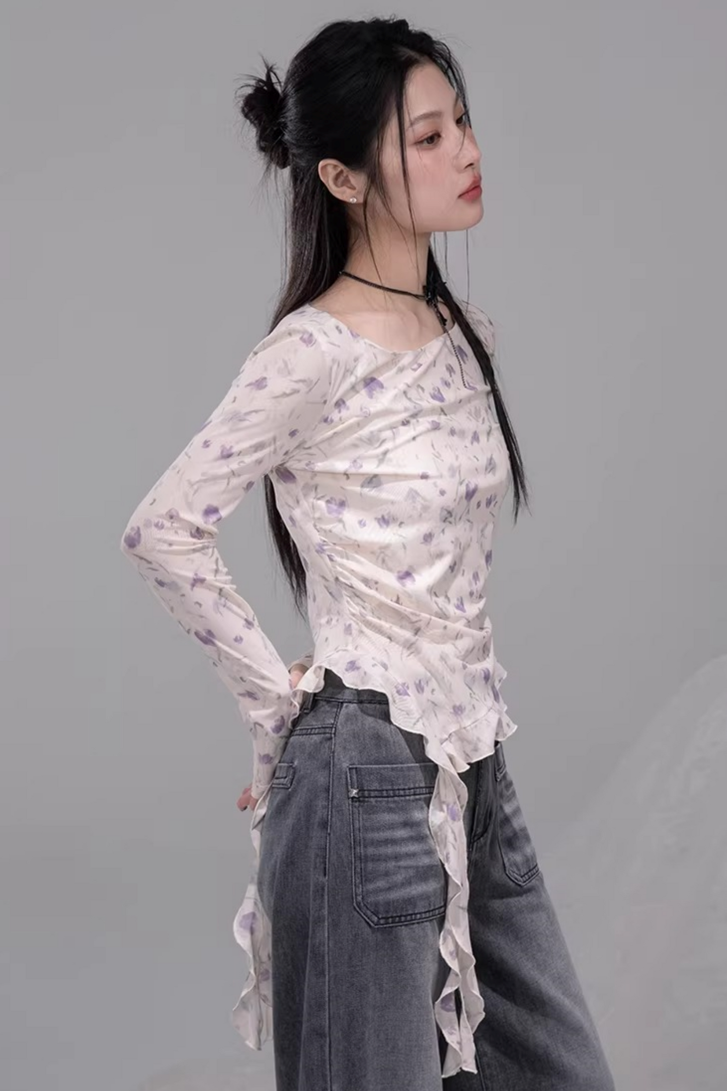 Flatternde-Frühlingsblumen-Bluse