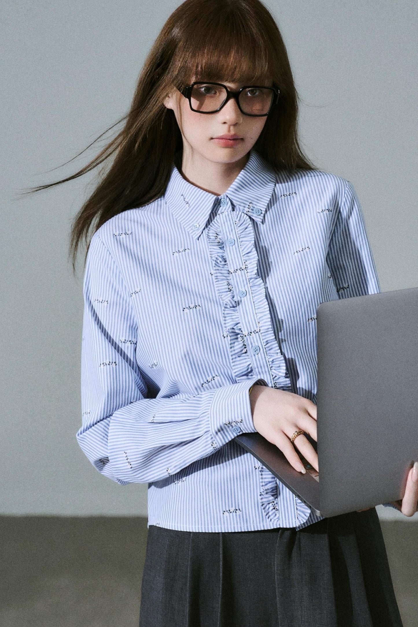 Soft Minimal Shoulder Top