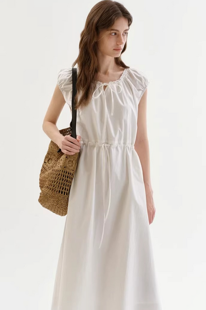 Schlank machendes Kleid mit Spitzenkragen