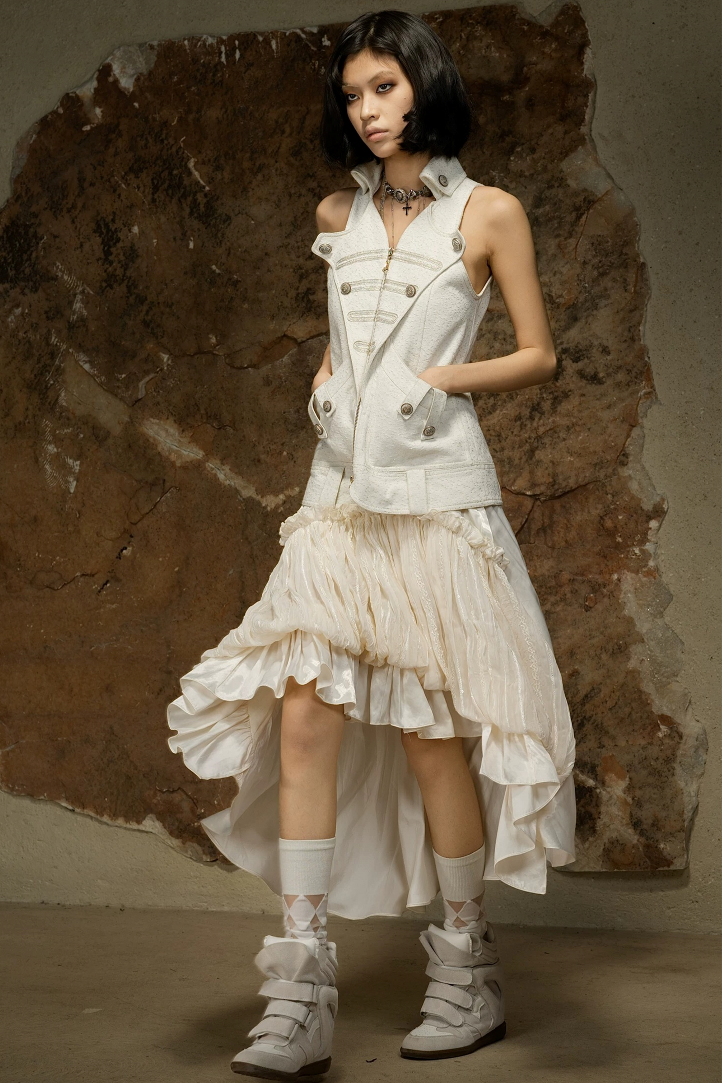 Maglia gotica senza maniche con scollo all’americana