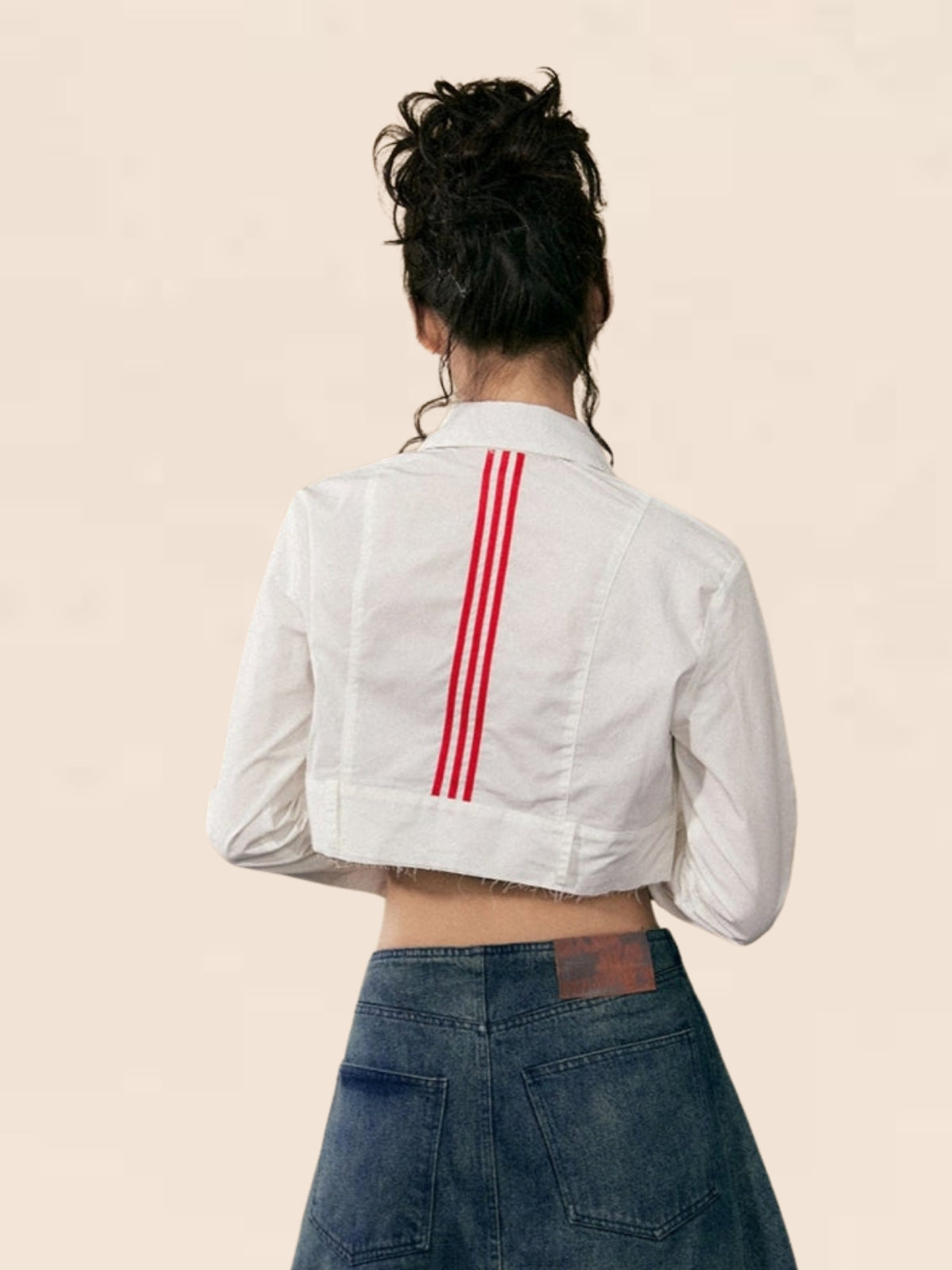 Red stripe on the back crop shirt