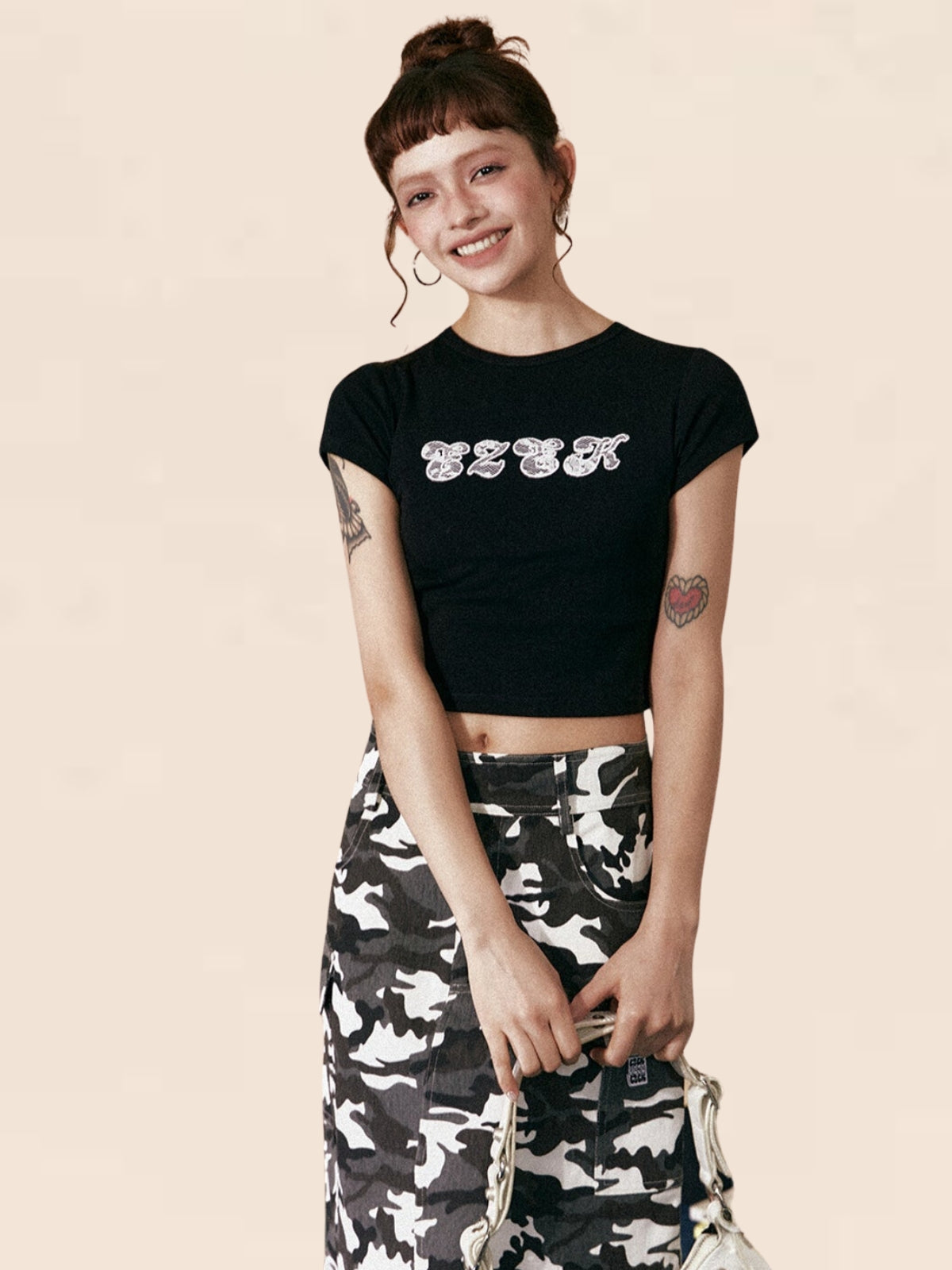 Embroidery Cropped Slim T-shirt