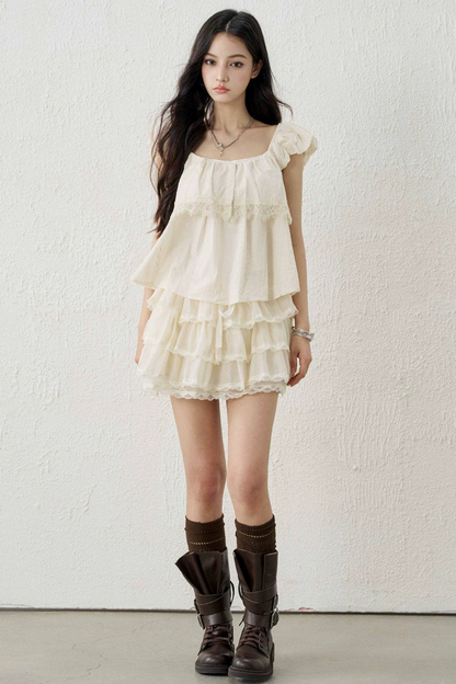 Top corto estilo babydoll con mangas con volantes