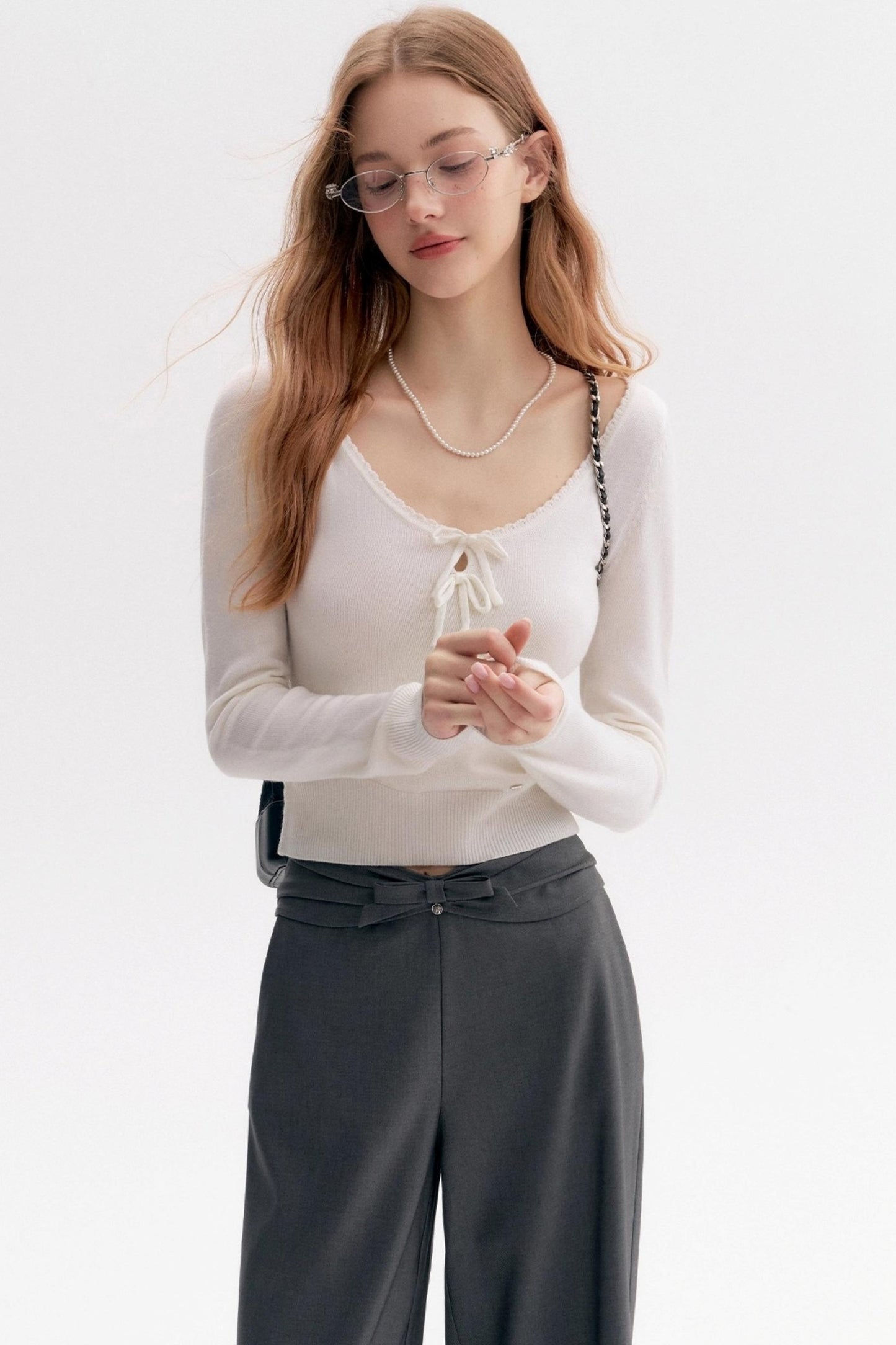 Bow Wavy Lace U-Neck Slim Top