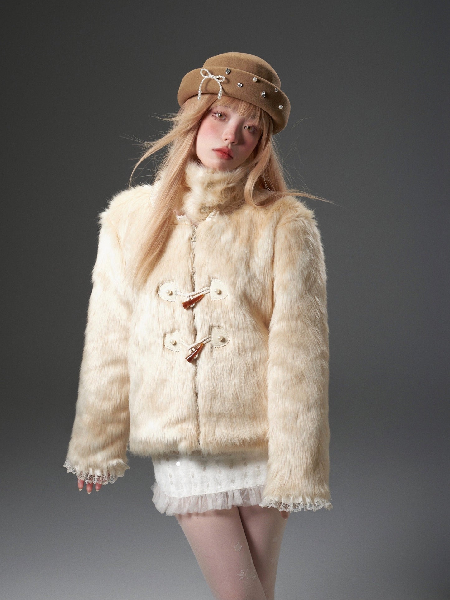 Horn-buckled turtleneck fur Coat