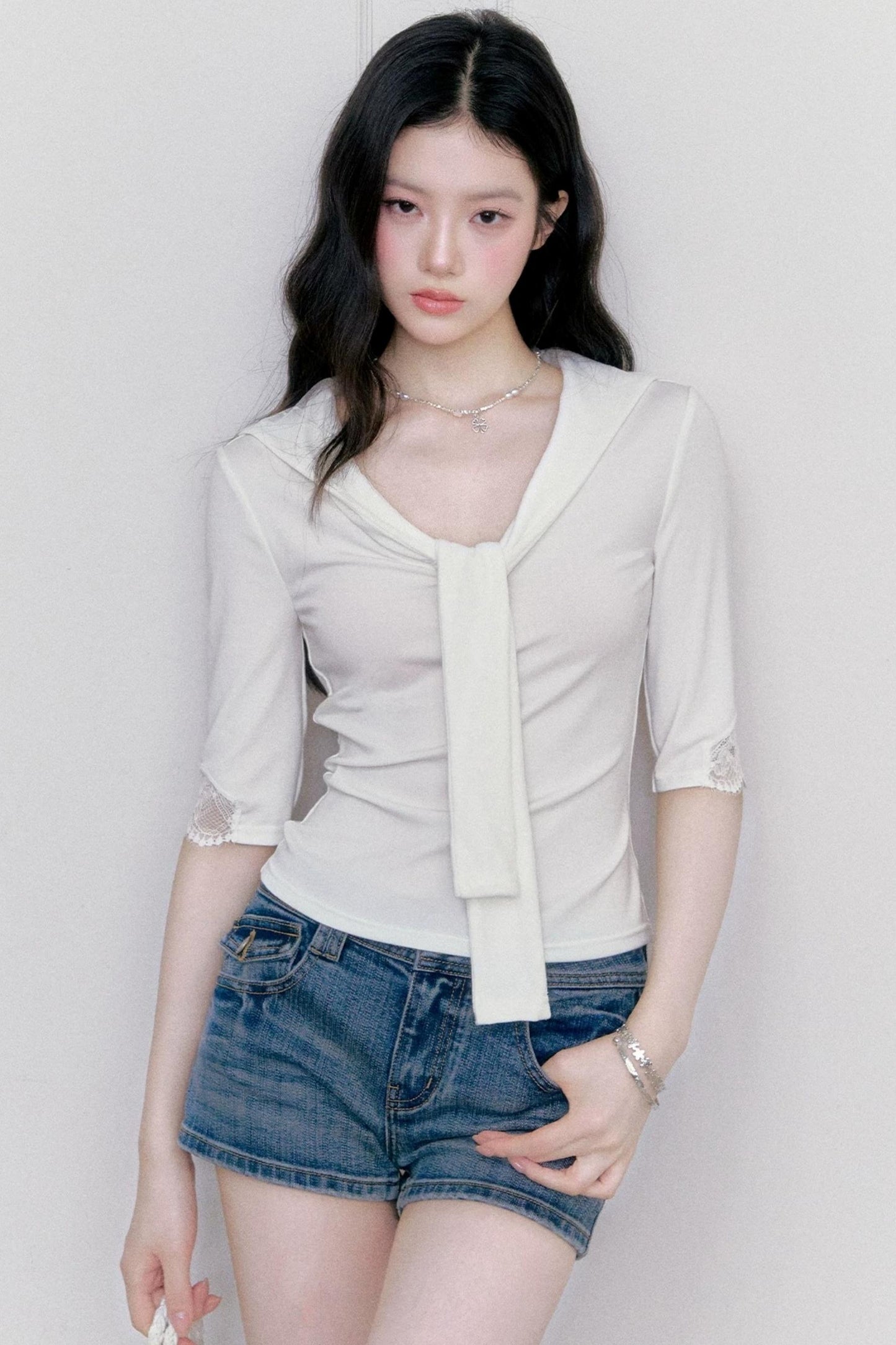 사랑스러운 끈 장식 상의 셋업