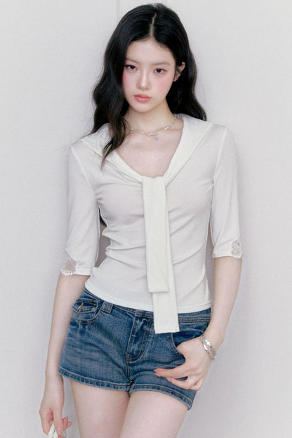 사랑스러운 끈 장식 상의 셋업