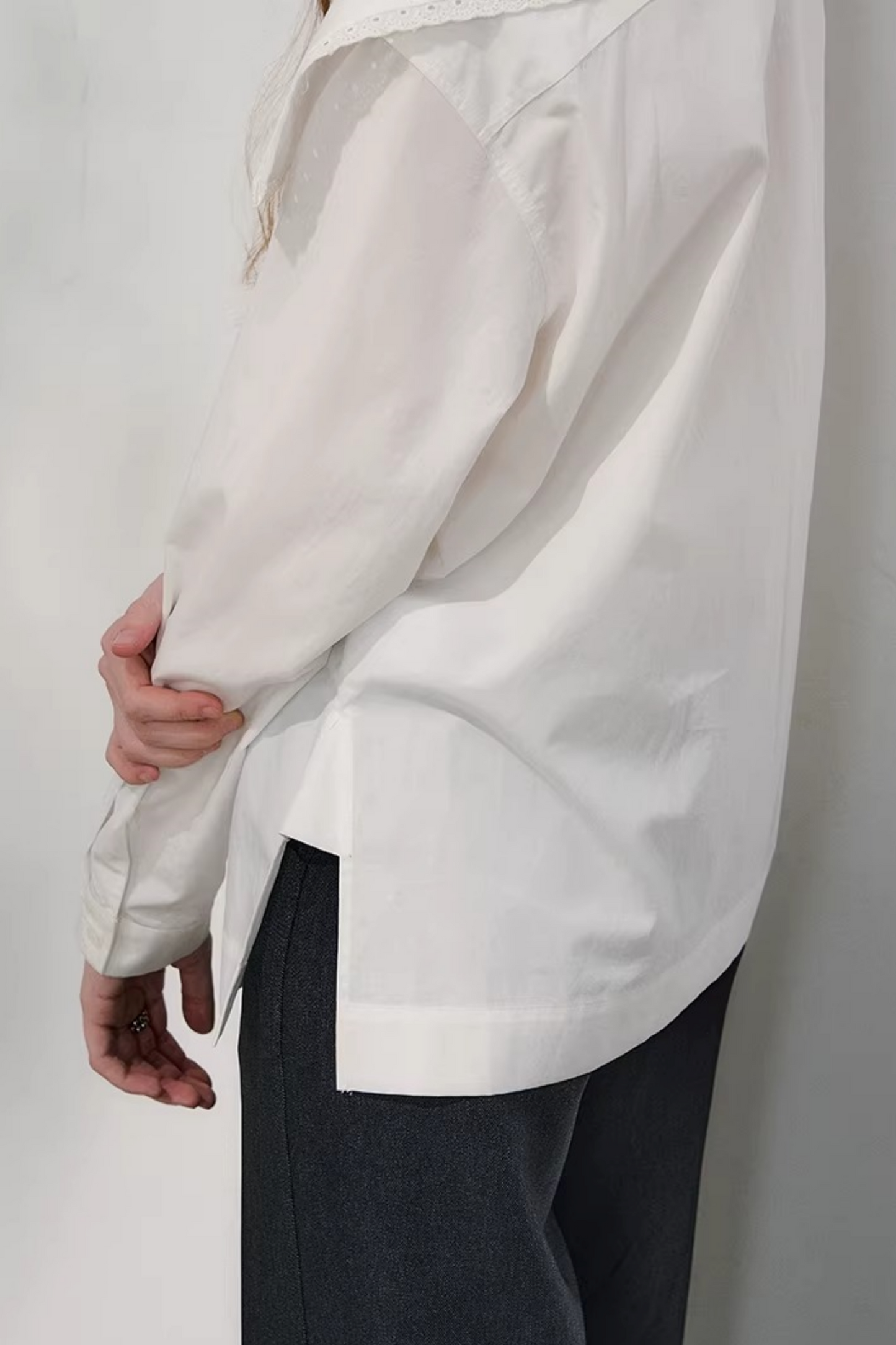 네이비 웨이브 레이스 블라우스