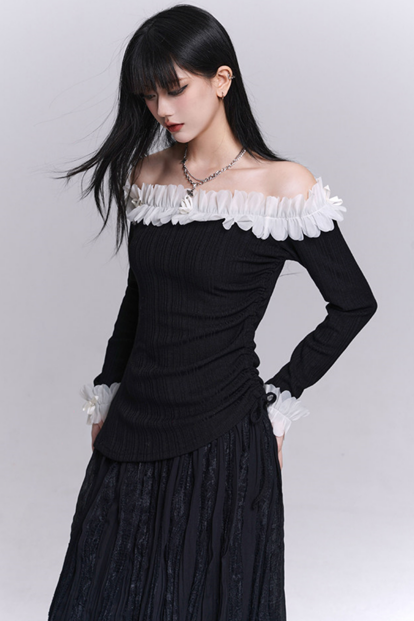 Geisterhafte Ein-Schulter-Bluse