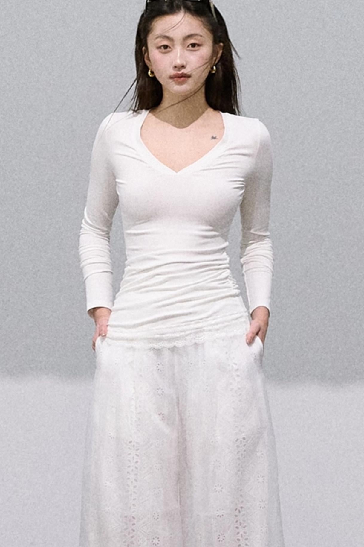 Lace V-Neck Slim Knit Top