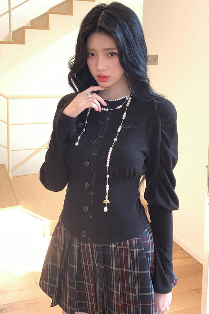 Chemise noire à manches bouffantes avec ceinture