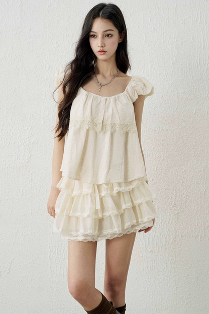Top corto estilo babydoll con mangas con volantes