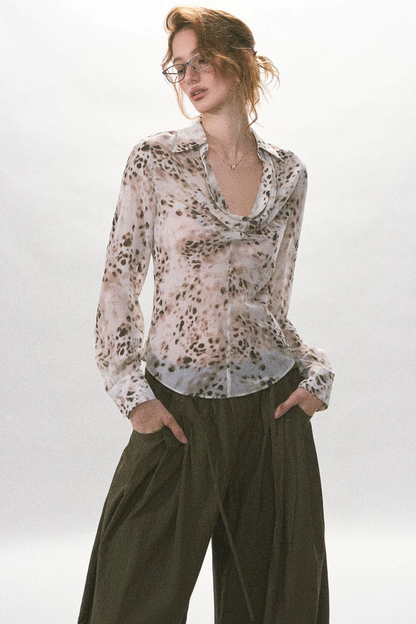Hellfarbenes gepunktetes Slim-Fit-Chiffon-Oberteil