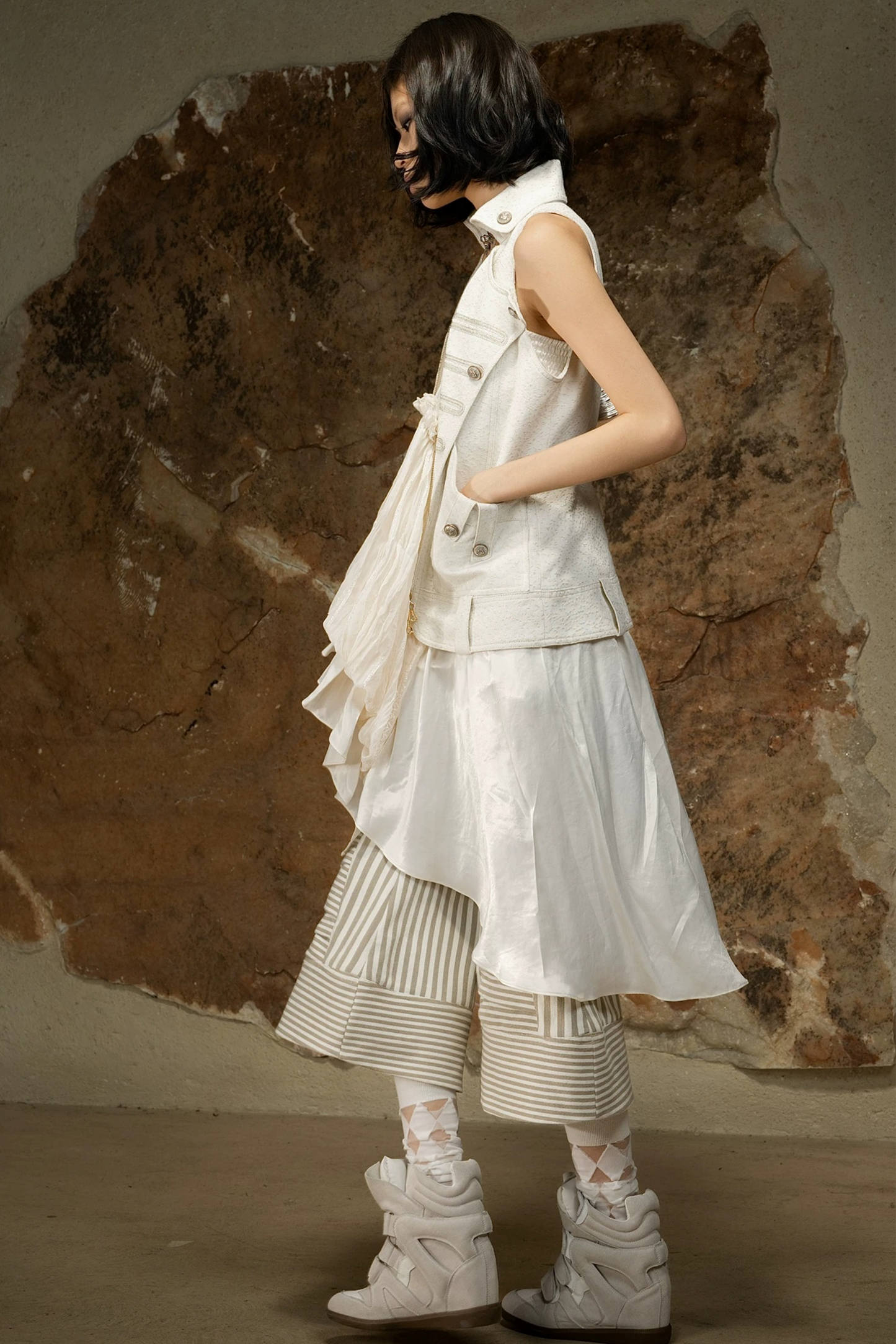 Asymmetrischer Rock mit hoher Taille