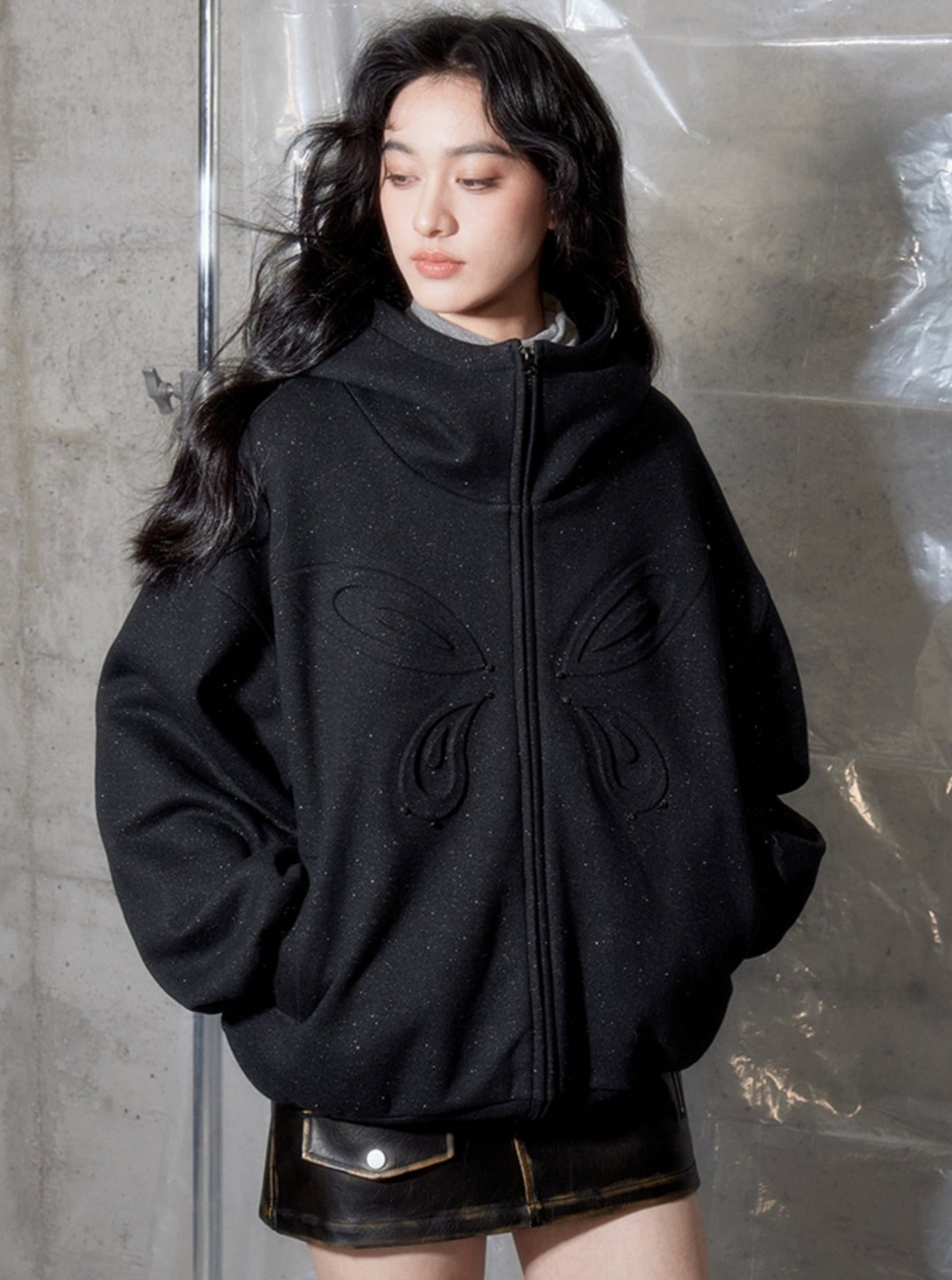 EMBOSSED HOODED SWEATSHIRT