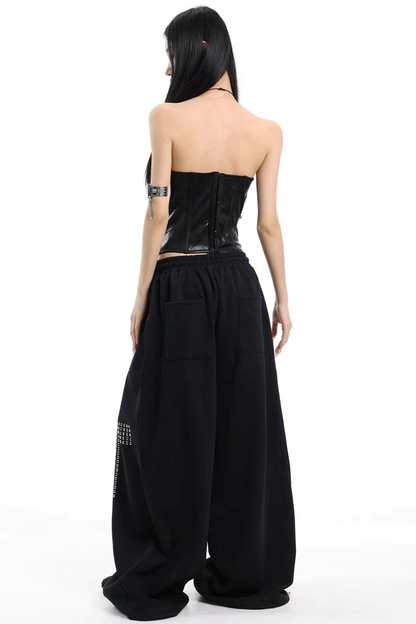 Schwarze Weste mit Spitze und Nieten