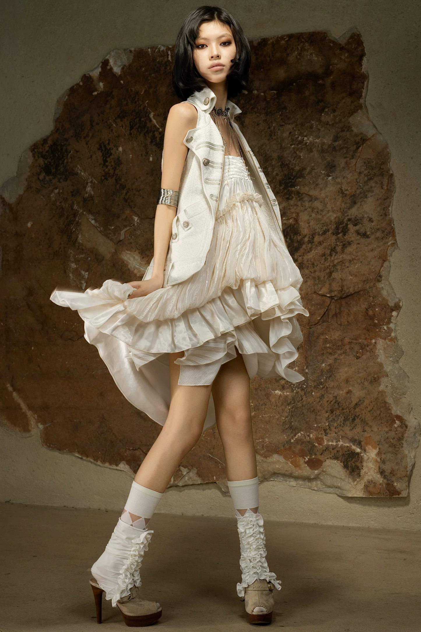 Maglia gotica senza maniche con scollo all’americana