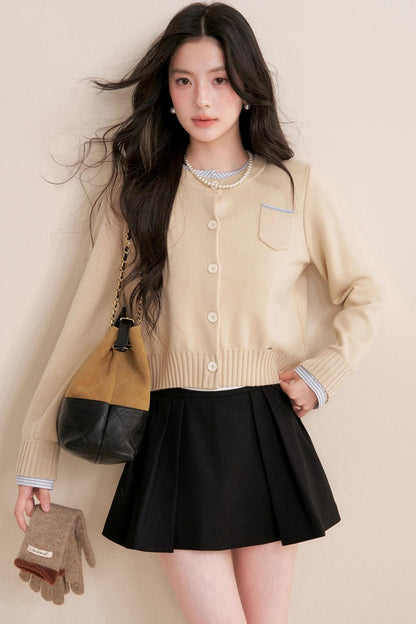 Chic Wool-Blend Cropped Cardigan