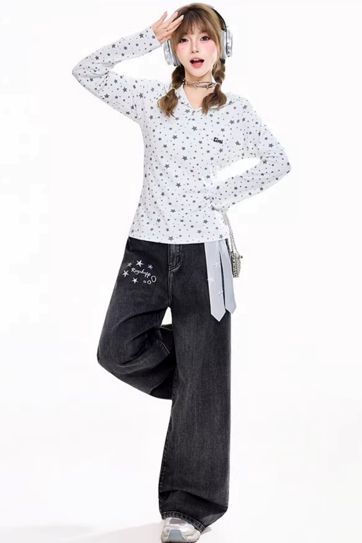 Retro Distressed Embroidered Jeans