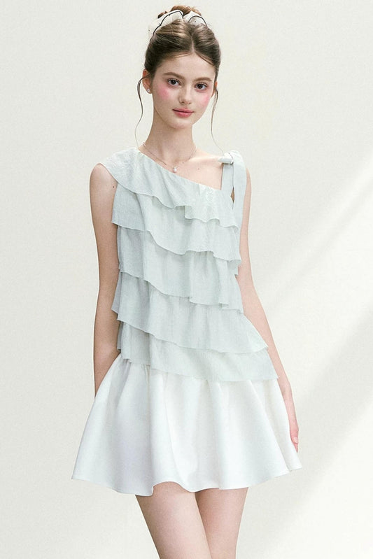 Blusa asimmetrica con volant e spalle scoperte