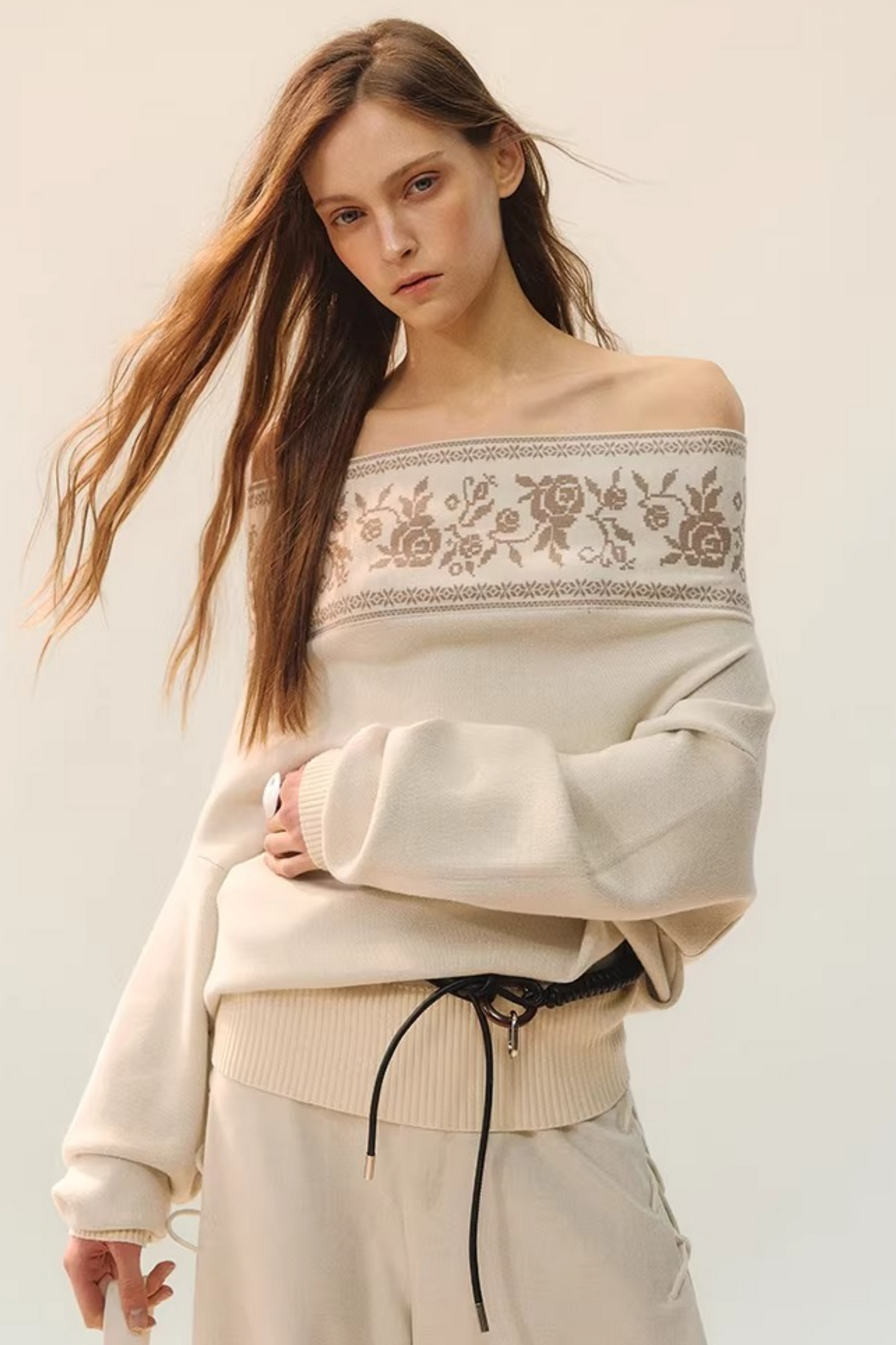 플로럴 오프숄더 니트 탑