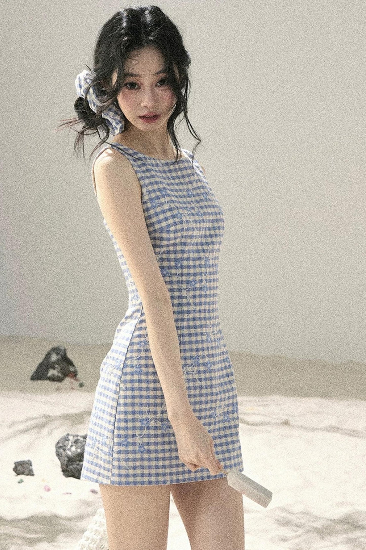 Robe d’été à carreaux avec broderie