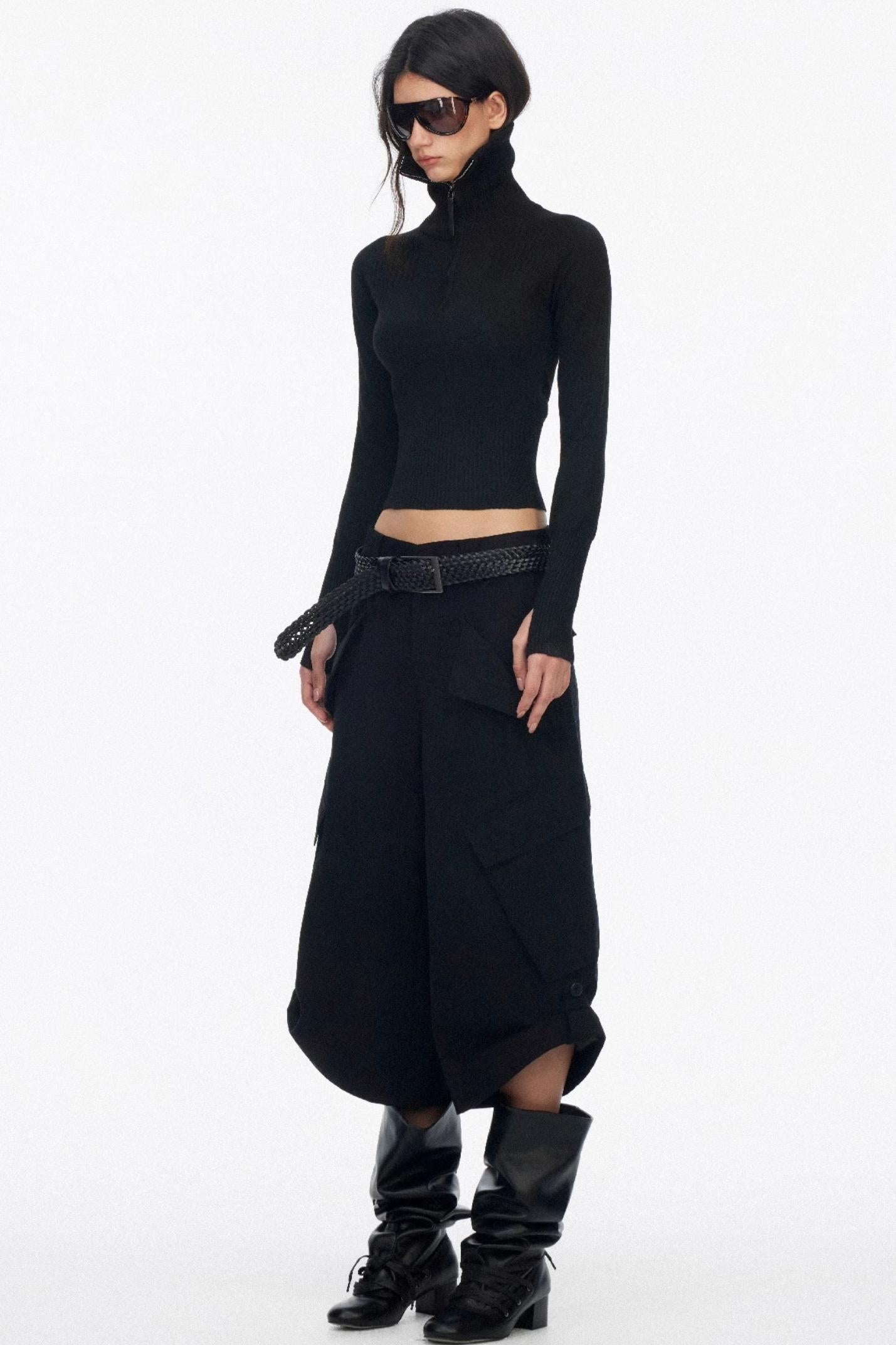 Half-Turtleneck Zip-Up Knitted Design Top