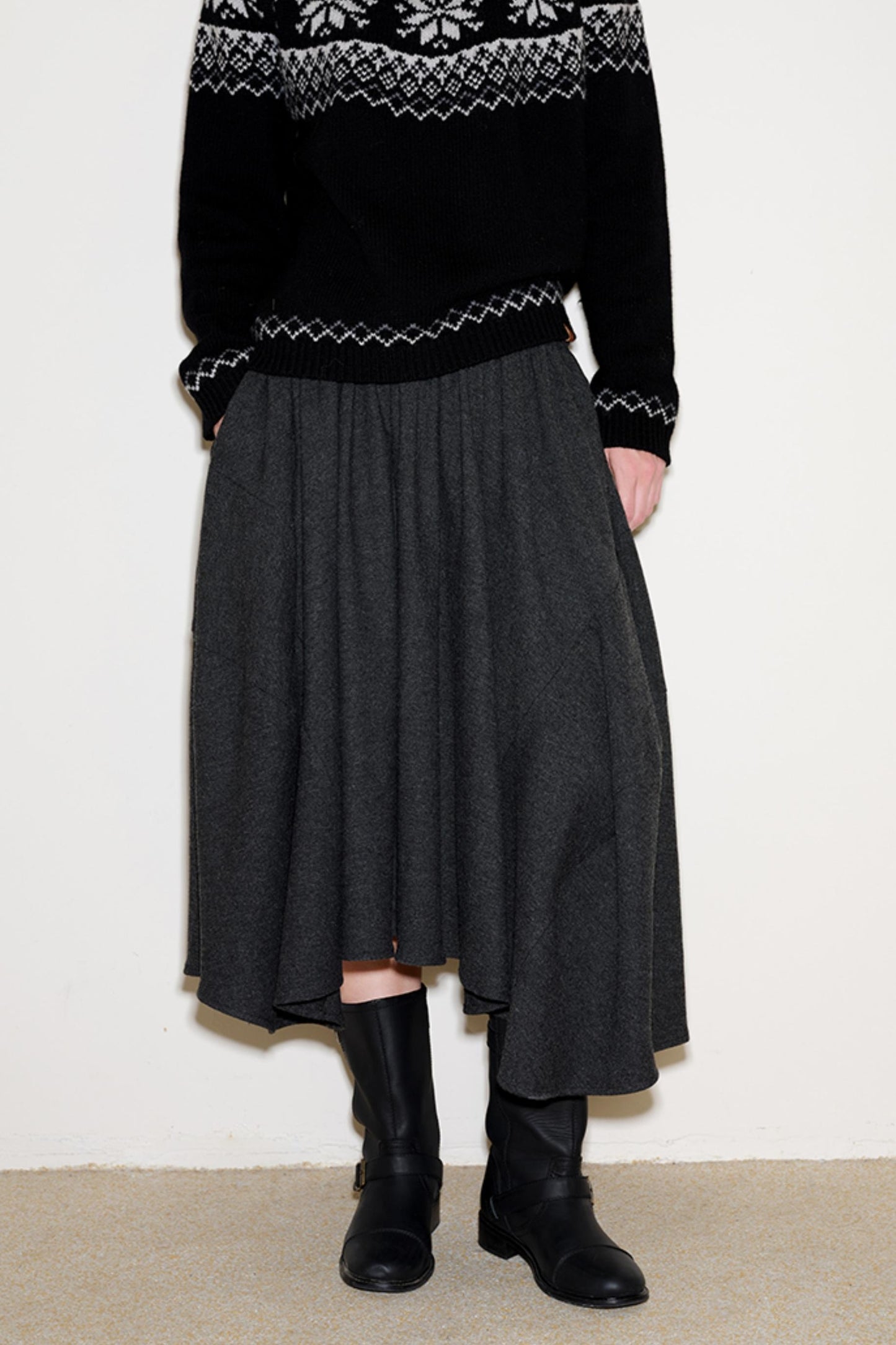 Volume Cut Elastic Waist Skirt