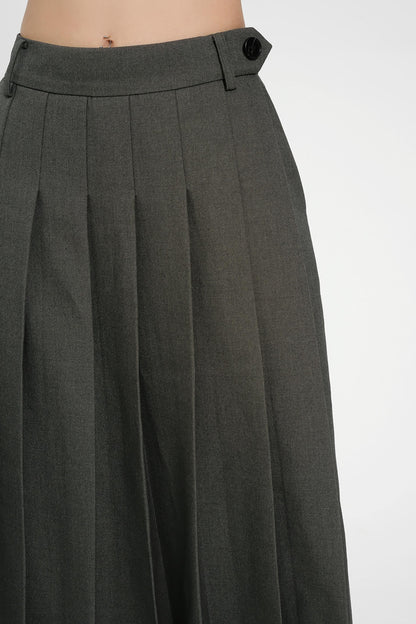 High-waisted a-line pleated skirt