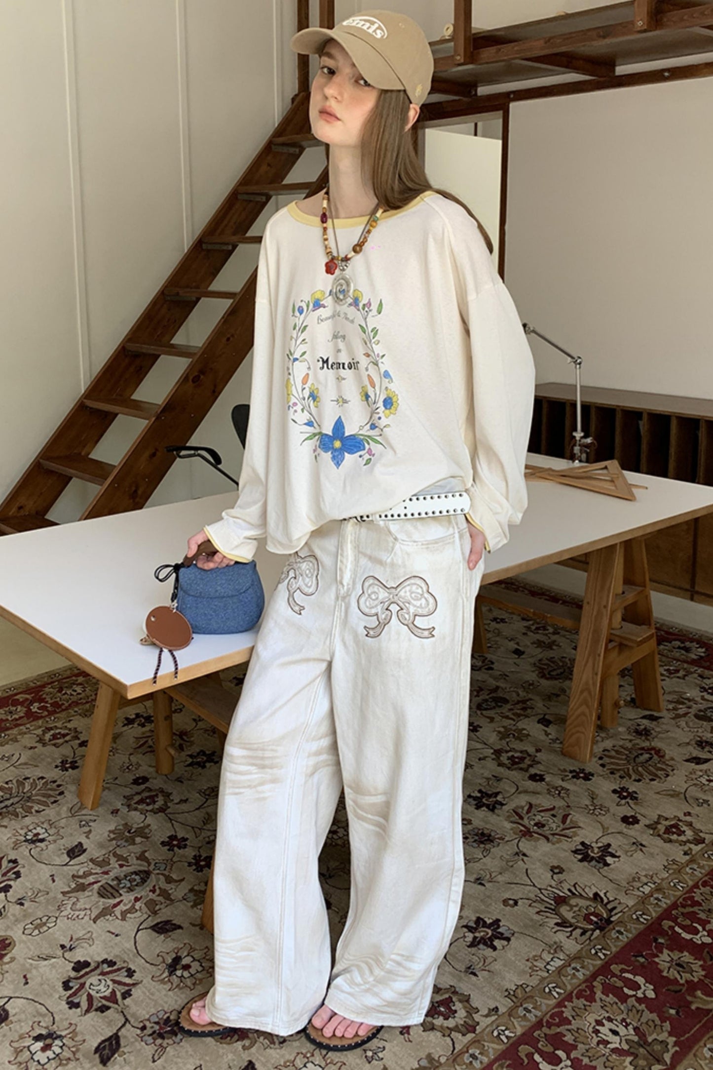 Comfortable Bow Appliqué Distressed Jeans