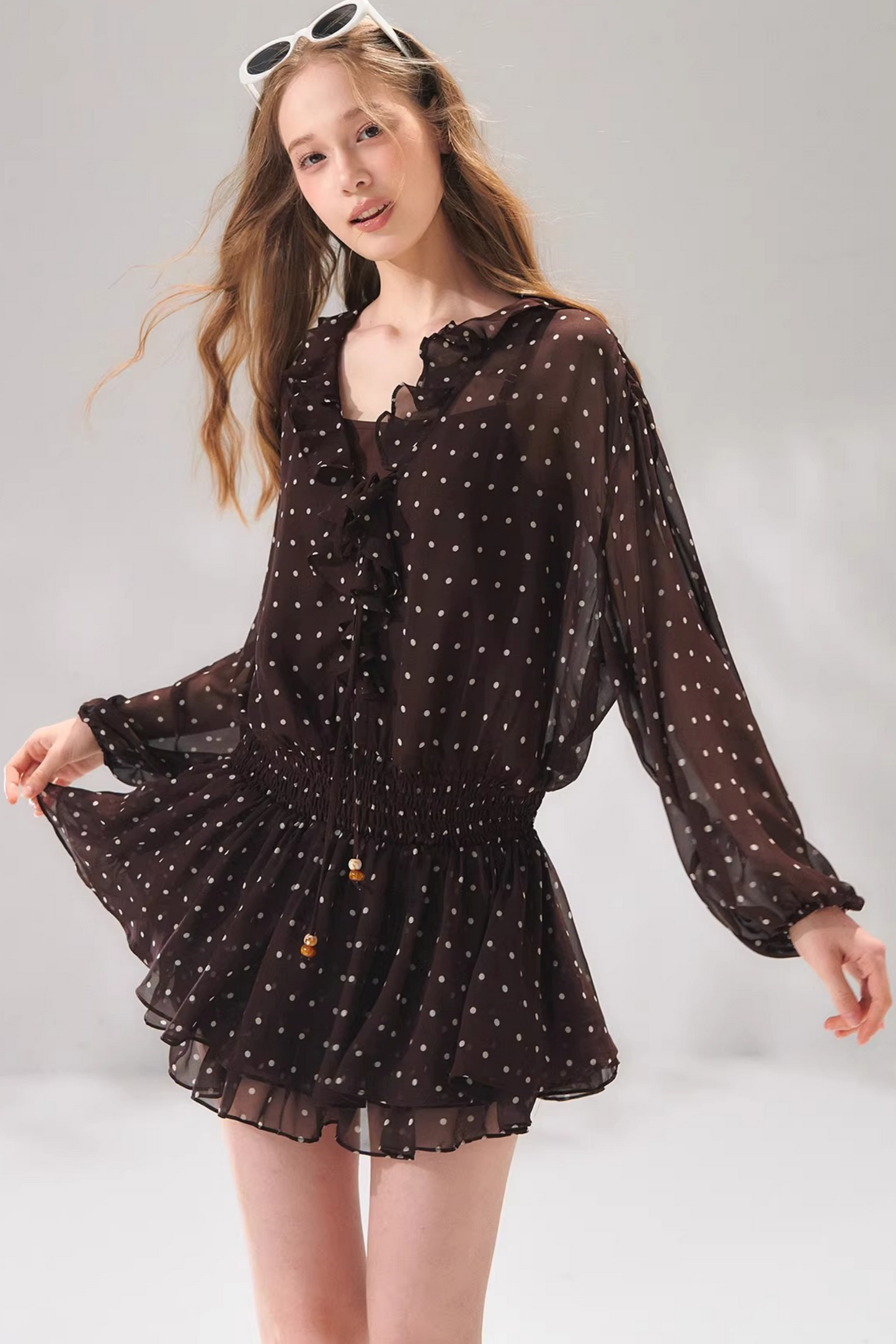 Ensemble robe en mousseline à volants et perles
