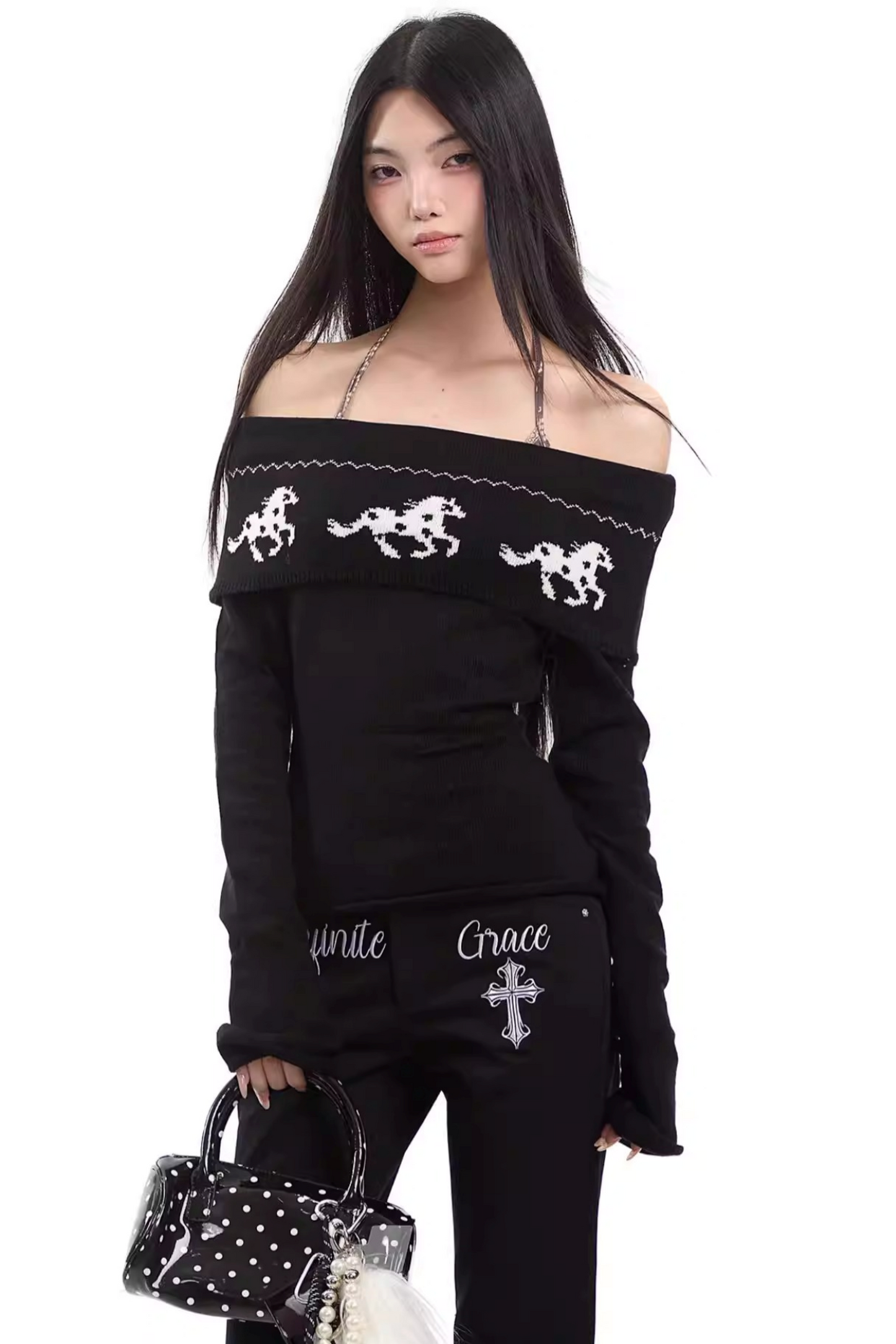 Schwarzer Strickpullover mit schulterfreiem Design