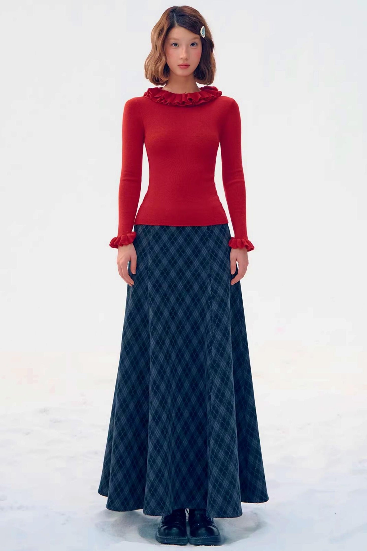 Three-Dimensional Lace Knit Slim Top