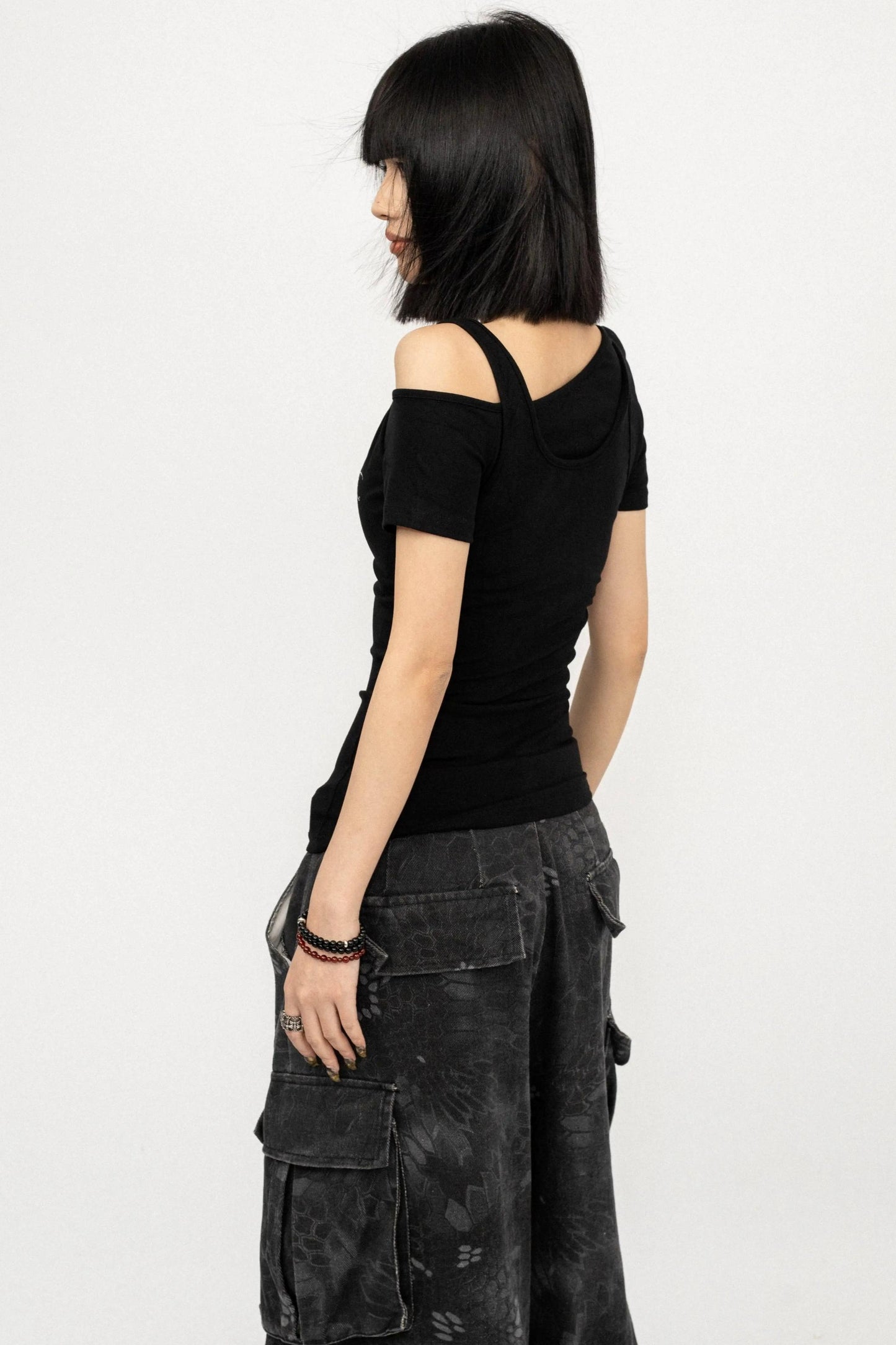 Retro-Asymmetrisches-Schwarz-Oberteil