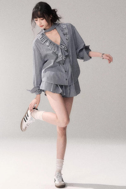 Ensemble chemise à carreaux bleus et dentelle