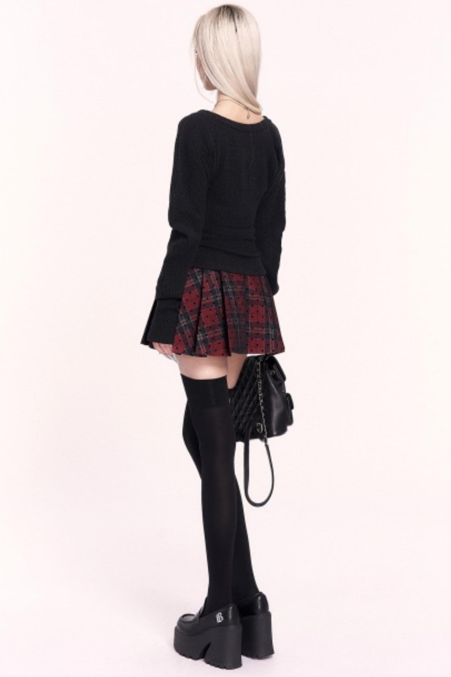 Scimitar V-neck Twist Knitted Top