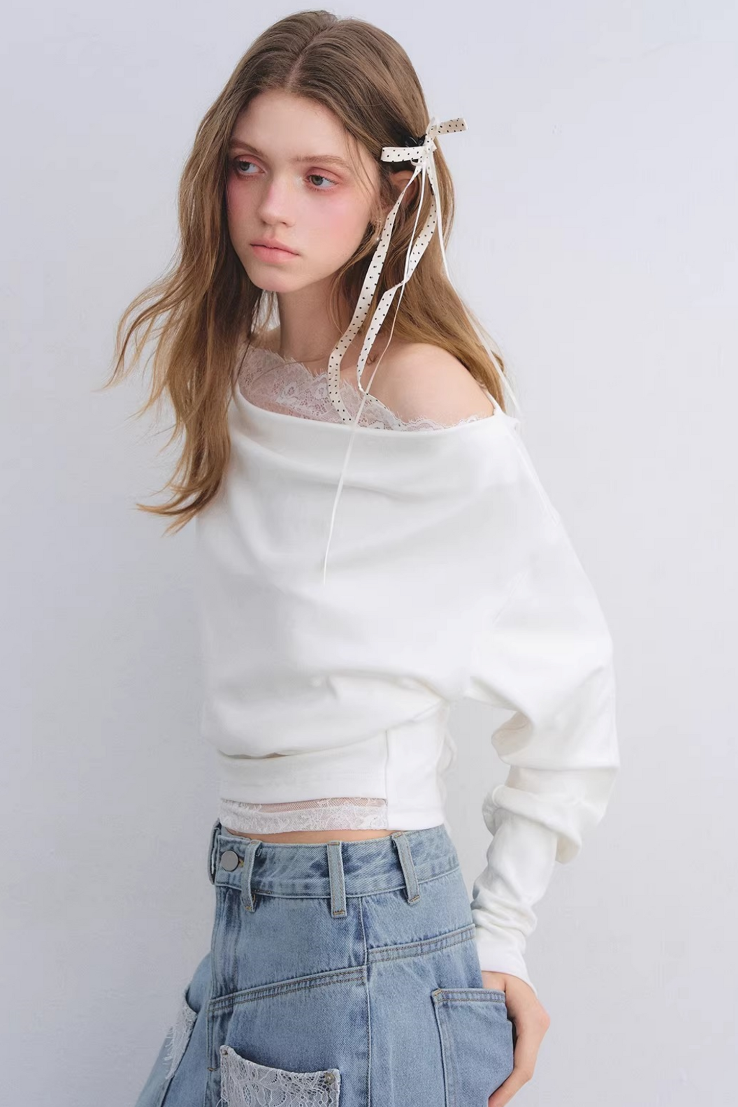 Off-Shoulder-Top mit Spitzeneinsatz