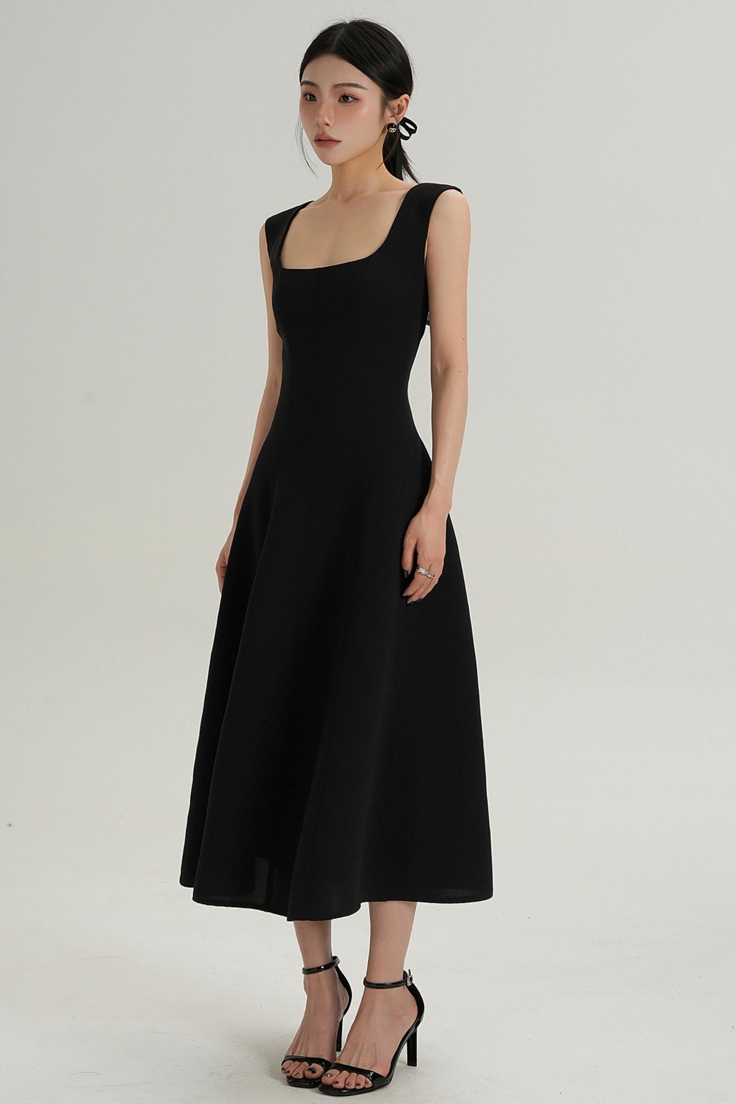 Black Sleeveless Dress