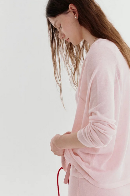 Completo a maglia dalla vestibilità rilassata con cardigan smanicato e gonna